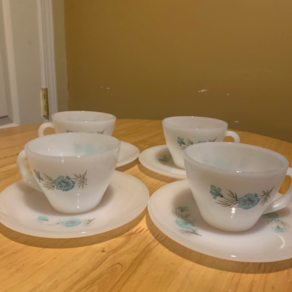 4 Vintage Fire King Bonnie Blue Carnation Cups And Saucers - Picture 2 of 5